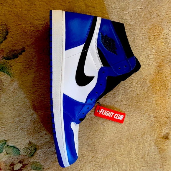 I am selling air jordans 1 retro high og